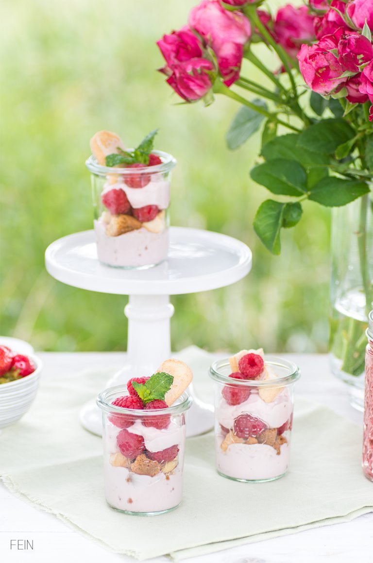 Sommerliche Joghurt Ideen im Grünen