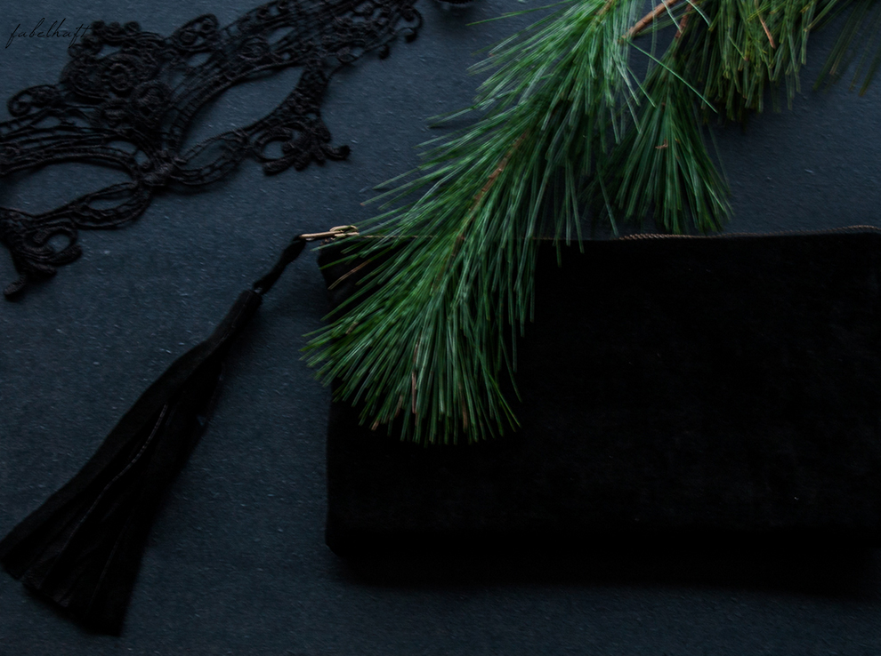 Netzsieger curated shopping silvester outfit kleid schwarz abendoutfit Gala Ballklein blogger Clutch wildleder blond 3