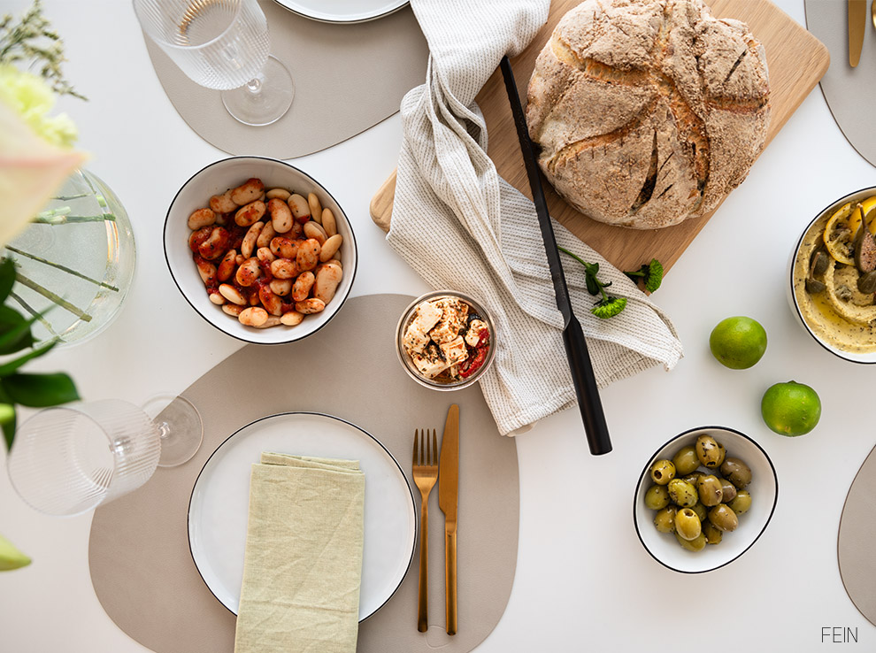 Griechische Meze gedeckter Tisch