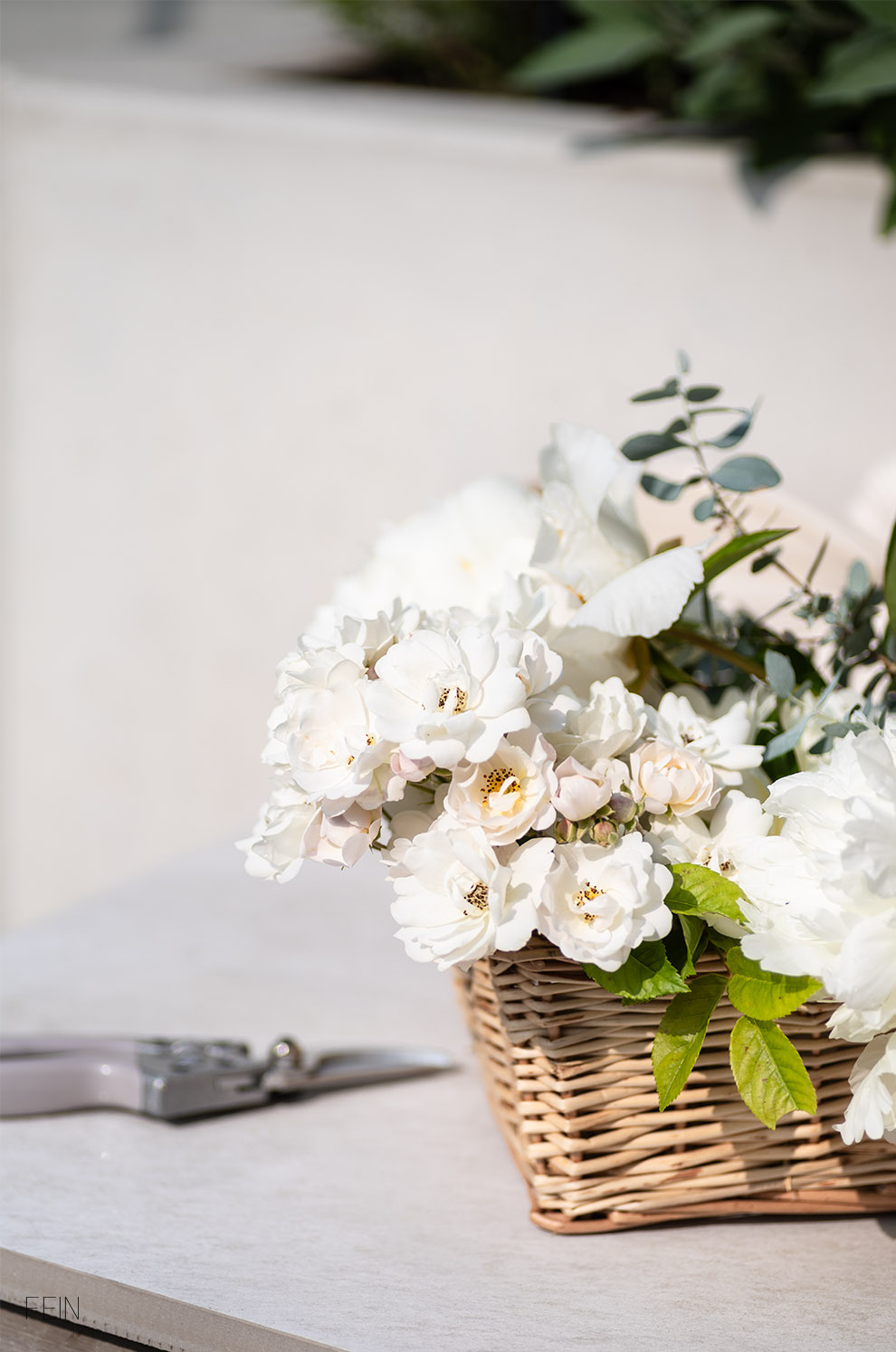 Gartenglück Korb mit Rosen Pfingstrosen